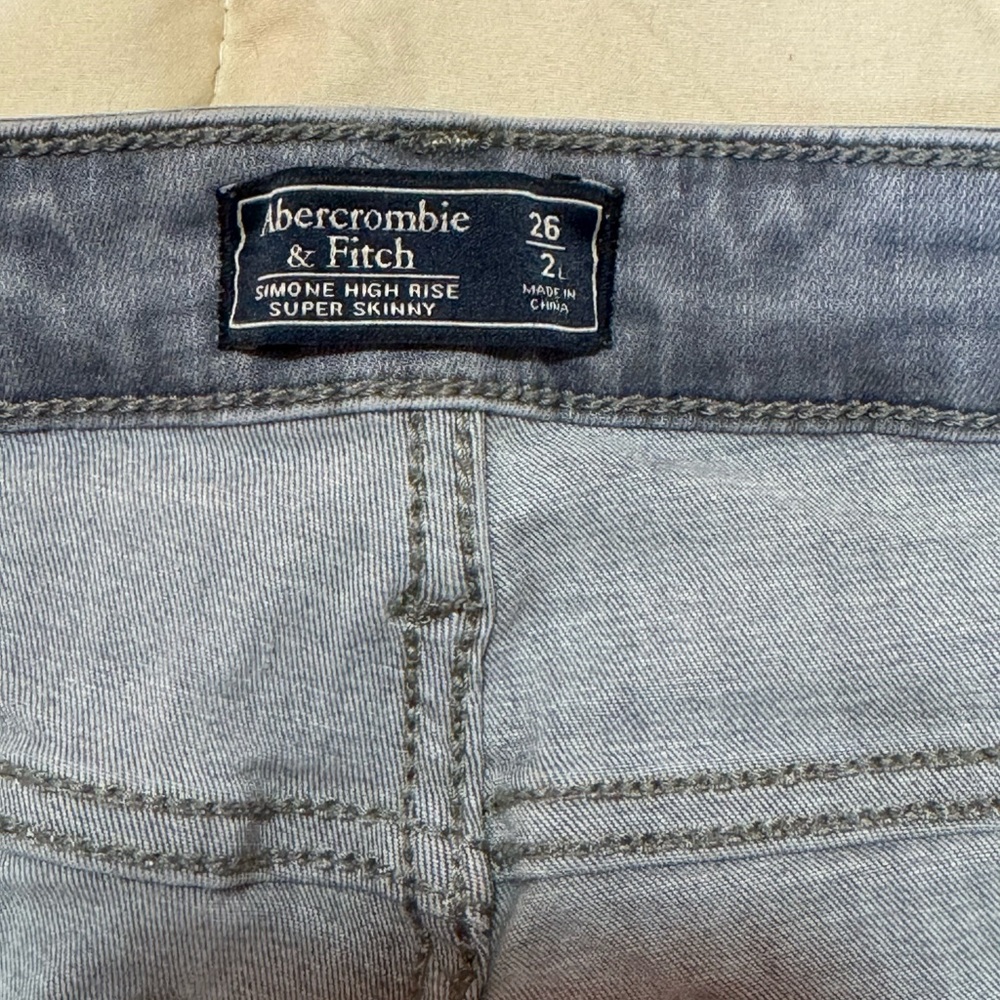 Abercrombie and fitch size 2L light gray jeans